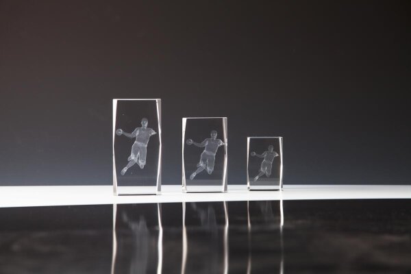 Kristallglas 3D Handball, 3 Gr&ouml;&szlig;en mit Sockel