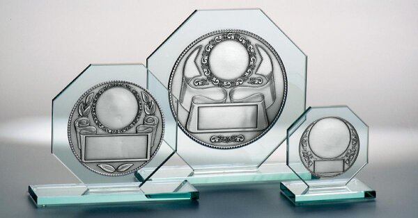 Glas-Award - 8-eck, mit Metallauflage, 3 unterschiedliche Gr&ouml;&szlig;en