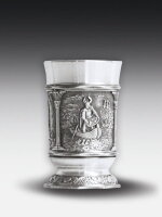 Zinnbecher "Niebelungen" verziert, 12 cm