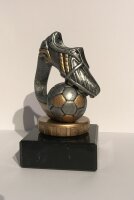 Fußballfigur- Schuh mit Ball, resinfarbig, ca. 10...
